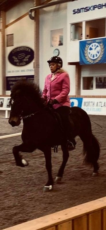 Pálína Margrét Jónsdóttir og Árdís frá Garðabæ sigruðu 2. flokk.